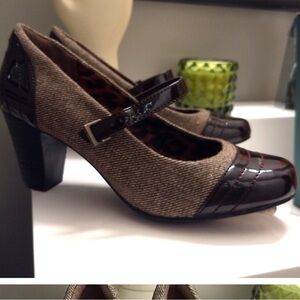 Clark’s 5.5 retro Mary Jane’s